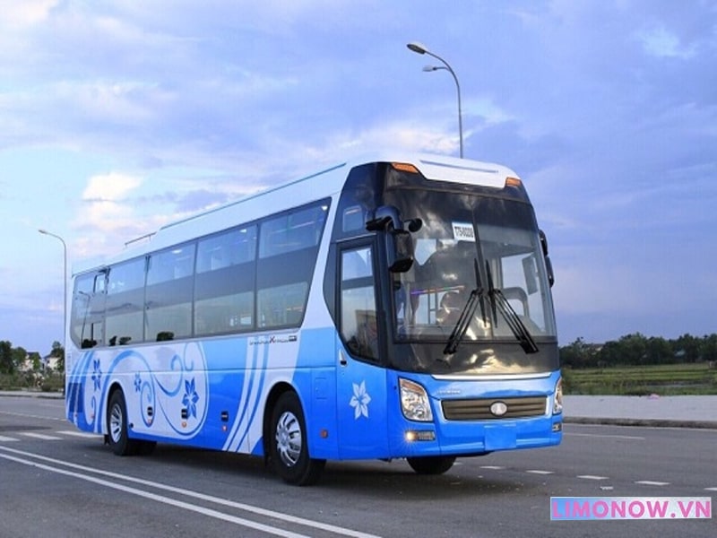 "Nhà xe Hùng Phượng từ Bến xe Lạng Sơn đi Bến xe Mỹ Đình, đem đến cho khách hàng trải nghiệm chuyến đi tốt nhất với chất lượng dịch vụ cao cấp."