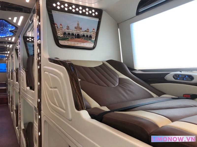 Nhà xe Đức Tân từ Bến xe Lạng Sơn đến Bến xe Giáp Bát cung cấp dịch vụ vận tải cao cấp với chất lượng tốt.