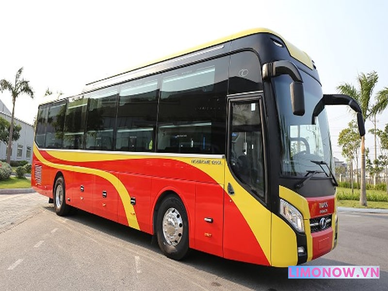 Hình ảnh xe Hải Triều với xe 2 tầng 45 chỗ mới được nhập về bãi ( bến xe Hương Sơn Hà Tĩnh)