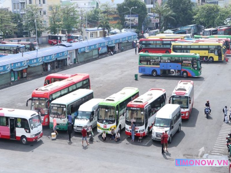 Bến xe cần thơ hàng ngày có hơn 100 nhà xe hoạt động, lúc nào cũng trong tình trạng đông đúc