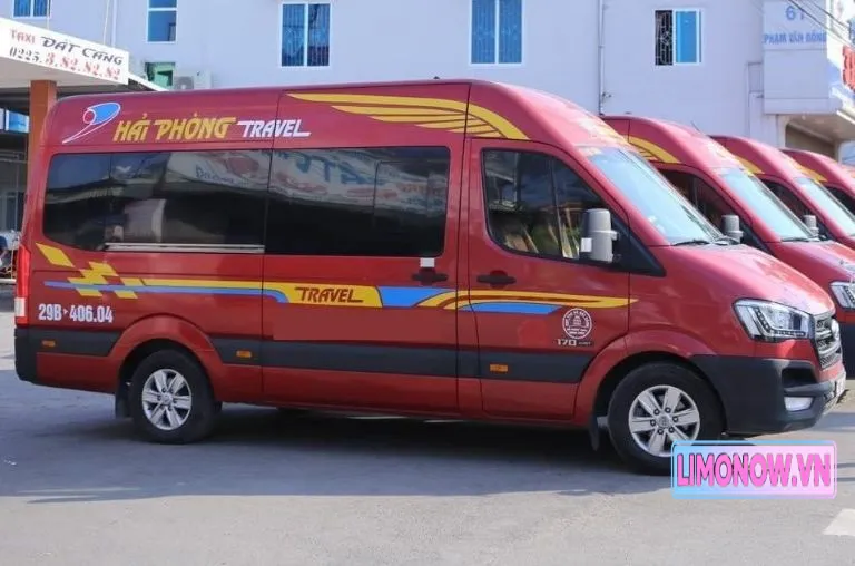 Xe limousine Hải Phòng Travel màu đỏ với biển số 29B-406.04