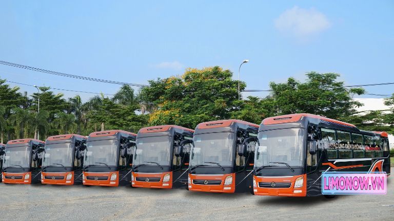 Nội thất xe khách limousine sang trọng của nhà xe Hoàng Phương, với ghế da Quang Anh, phục vụ tuyến đi Thanh Hóa