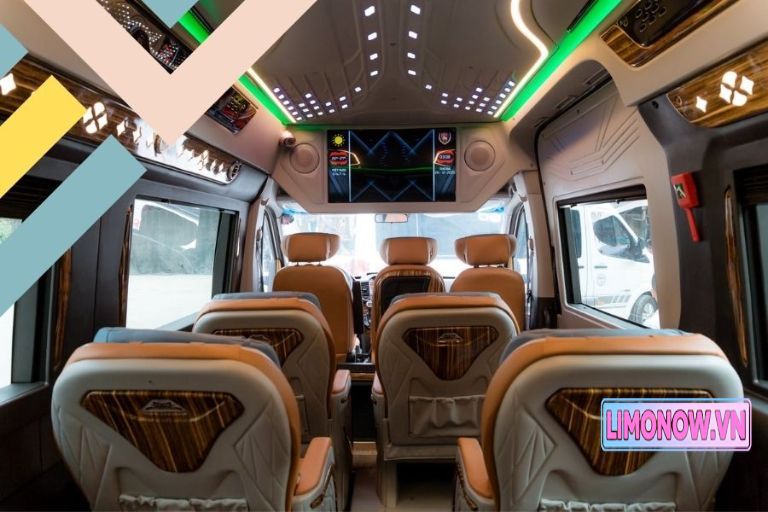 Nội thất xe limousine sang trọng tuyến Hà Nội Kon Tum với ghế bọc da và đèn LED.