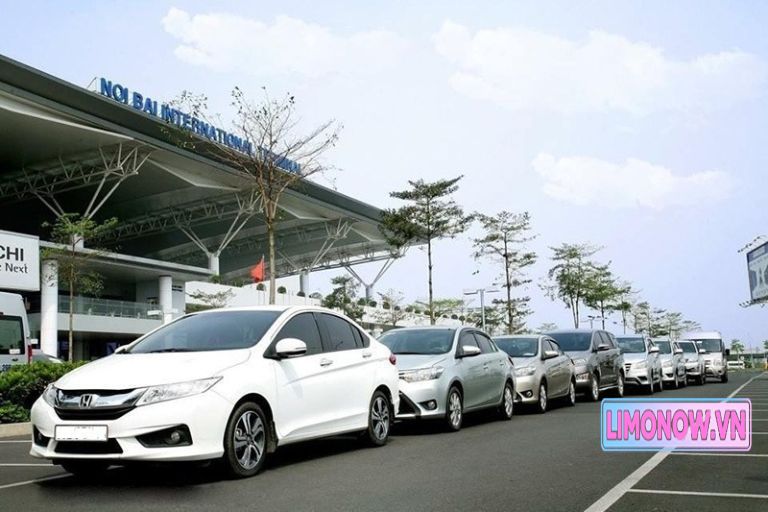 Xe Ford Transit Limousine đen Autokingdom sang trọng cho tuyến Hà Nội Nghĩa Lộ