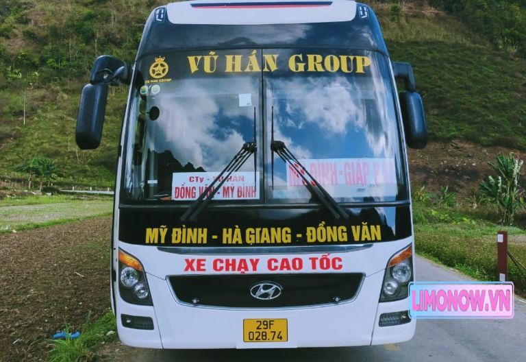 Xe khách limousine Hyundai giường nằm màu đen vàng hiện đại