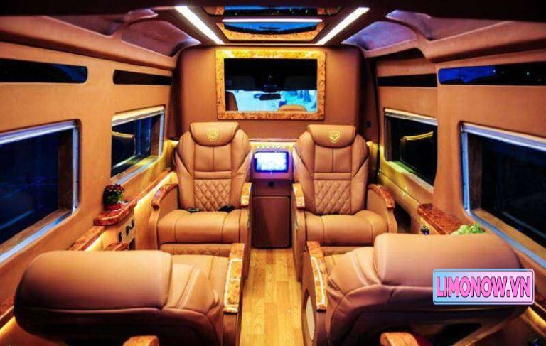 Dàn xe khách và xe limousine tại cửa khẩu Móng Cái