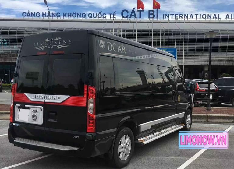 Nội thất xe khách limousine sang trọng với ghế da và đèn trần hiện đại, hành khách trên tuyến Ninh Bình Hà Nội Nam Định