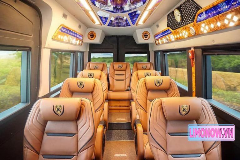 Xe khách SAMCO màu đỏ chạy tuyến Bắc Giang - Mỹ Đình