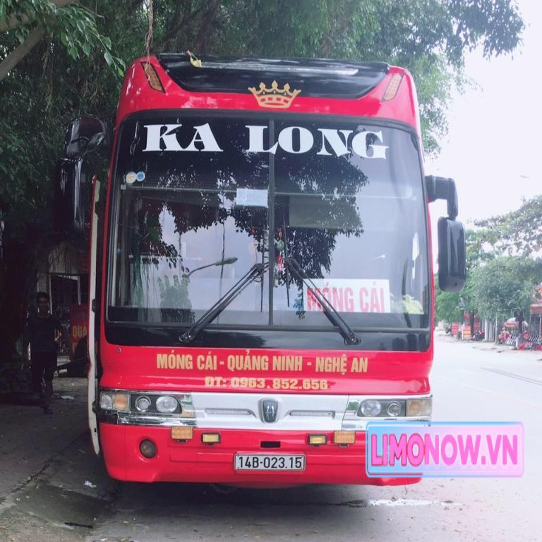 Xe limousine đen sang trọng nội thất cao cấp
