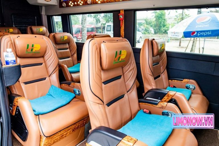 Nội thất xe limousine cao cấp DCAR với ghế da màu nâu sang trọng, tiện nghi, phục vụ tuyến Vũng Tàu Kiên Giang.