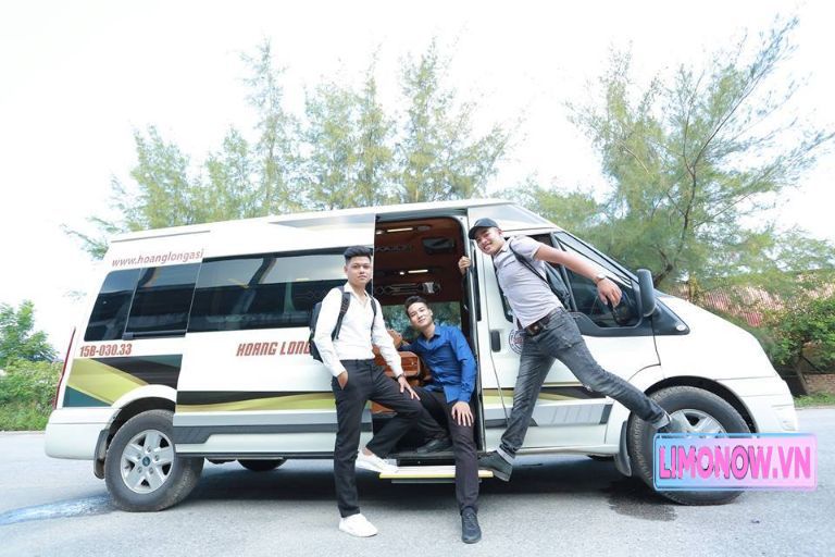 Nội thất xe limousine sang trọng với ghế da cao cấp