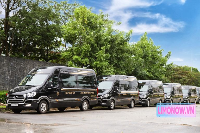 Xe limousine màu đen cao cấp, nội thất sang trọng, dịch vụ thuê xe đi Đà Nẵng Nha Trang
