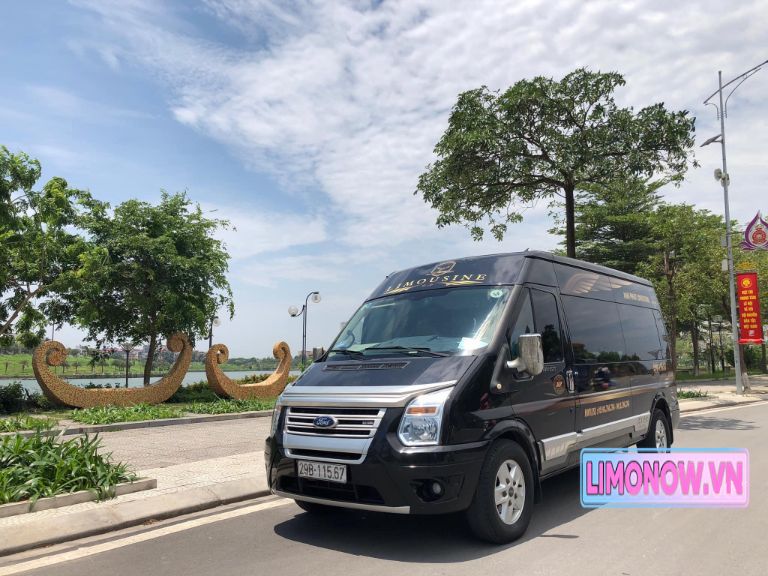 Nội thất xe limousine cao cấp tuyến Huế Quảng Bình với ghế da sang trọng và tiện nghi hiện đại