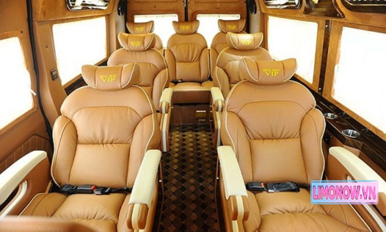 Xe limousine tại chùa Ba Vàng, Quảng Ninh