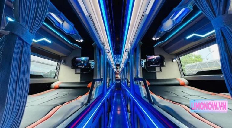 Xe limousine DCAR đen của Xe Anh Việt