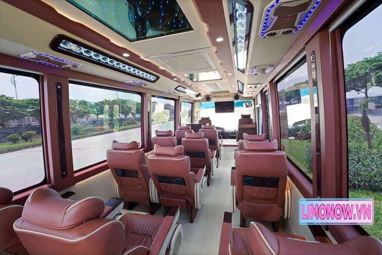 Nội thất sang trọng của xe Bảo Phúc limousine đi Kiên Giang với ghế da cao cấp, trang bị tiện nghi và TV giải trí