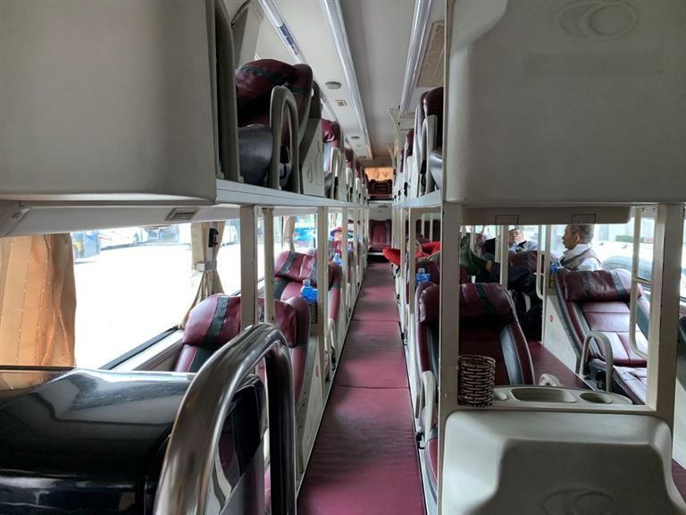 Nội thất xe giường nằm Hùng Tiến tuyến Phú Yên Sài Gòn, ghế da cao cấp