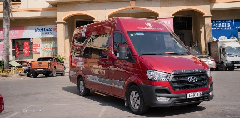 Xe khách Ford Transit đen, dịch vụ vận chuyển hành khách Hà Tĩnh Hà Nội, bến xe, công ty xe Khánh Học, xe đời mới