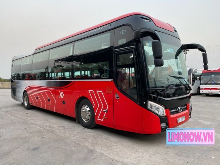 Xe Ford Transit limousine cao cấp của dịch vụ vận tải hành khách Mỹ Loan