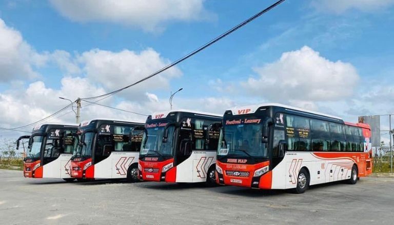 Nội thất xe limousine phòng đôi chất lượng cao Limo24h đi Đà Lạt