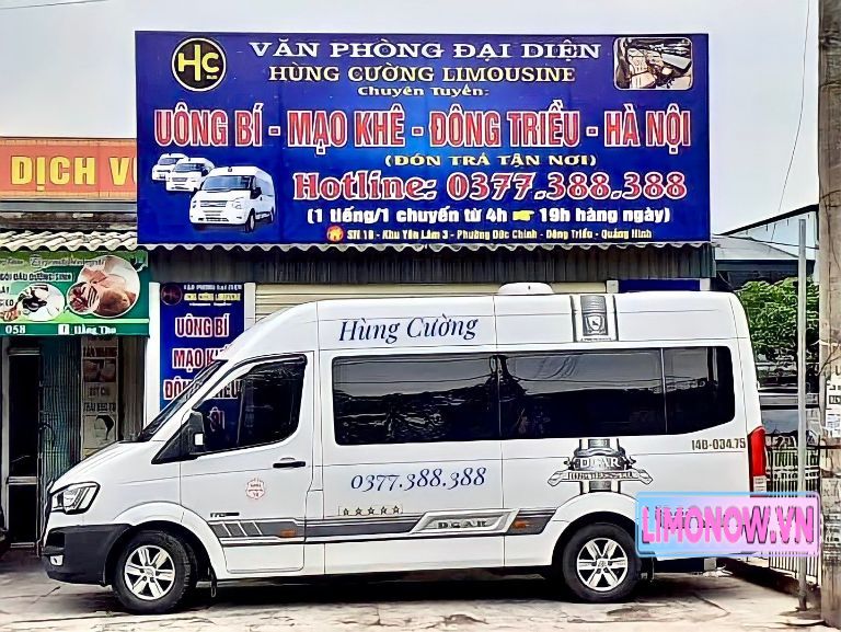 Xe limousine DCAR Ford Transit màu đen, nội thất sang trọng, xe của dịch vụ Xe Phong Phú limousine