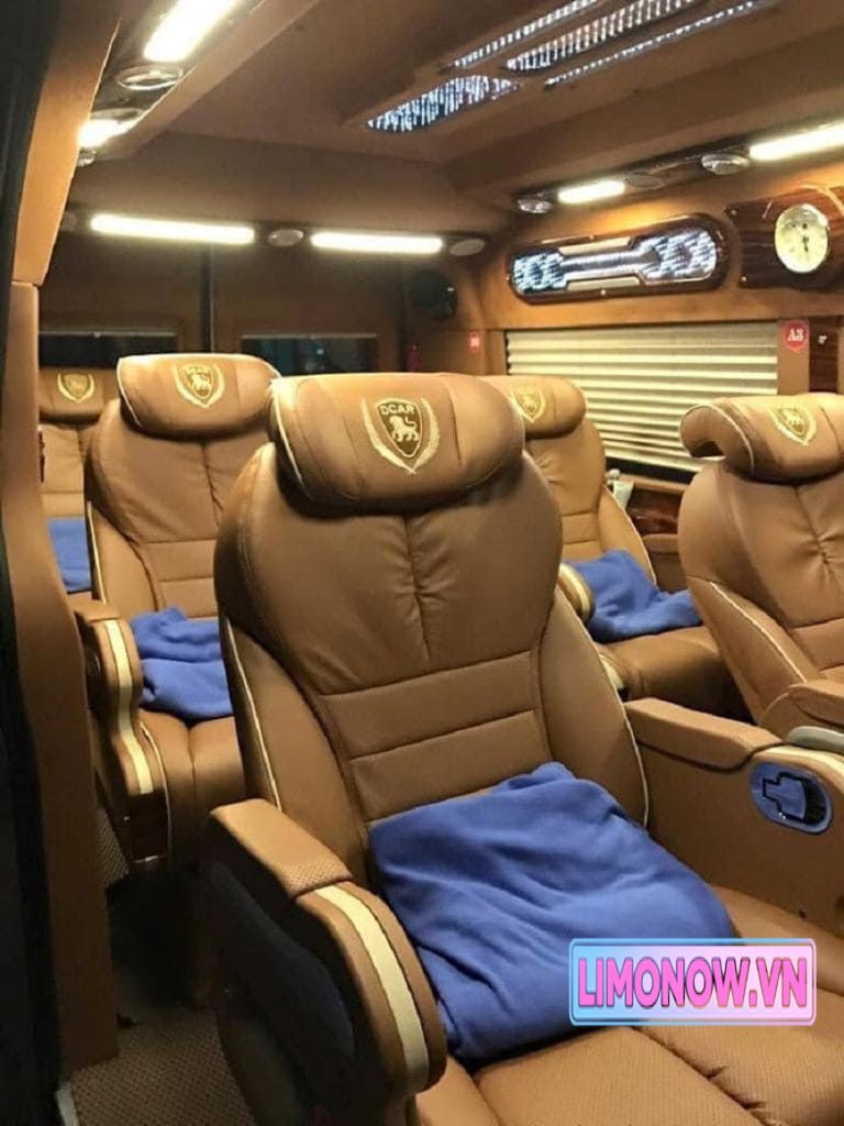 Nội thất xe giường nằm Tâm Anh Hào cao cấp với đèn LED xanh và khoang riêng tư