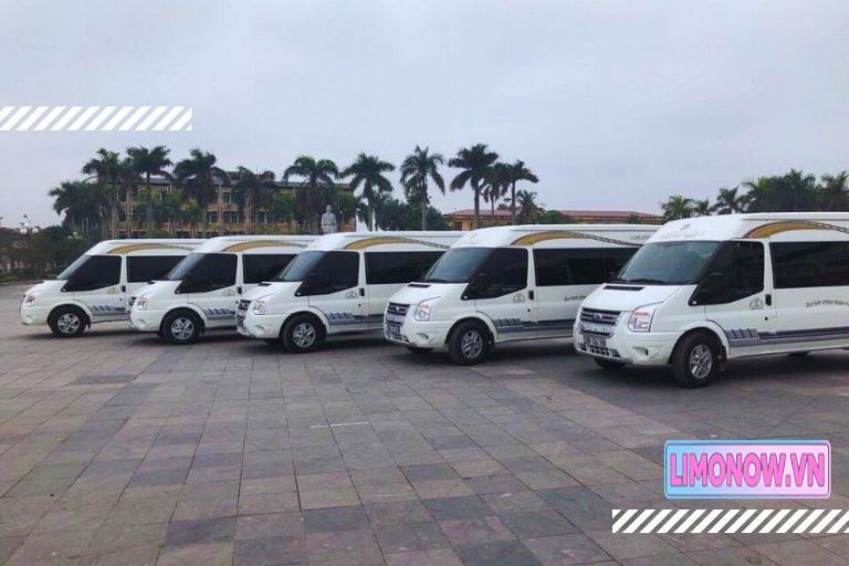 Nội thất xe Vĩnh Quang limousine sang trọng với ghế da cao cấp và đèn trần hiện đại