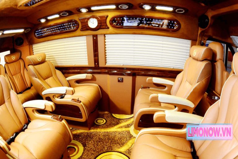 Nội thất xe Limousine sang trọng, ghế da cao cấp