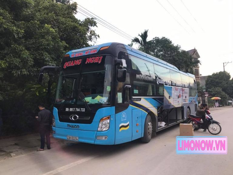 Nội thất xe limousine giường nằm cao cấp Huế Hà Nội với ghế ngồi tiện nghi và đèn LED nhiều màu