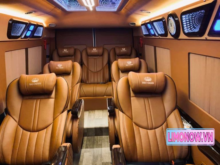 Nội thất xe limousine chất lượng cao tuyến Cần Thơ Sóc Trăng với ghế da sang trọng