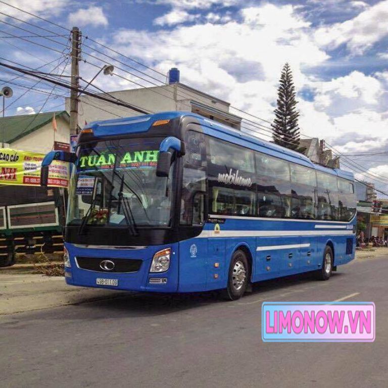 Xe khách Tuan Anh màu xanh chất lượng cao trên tuyến Hải Dương Yên Nghĩa