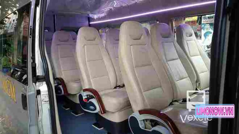 Nội thất xe khách tiện nghi với hàng ghế da màu be