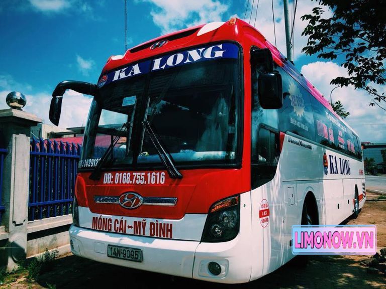 Nội thất xe limousine Hà Thành sang trọng với ghế da nâu cao cấp, tiện nghi cho tuyến Hà Nội Quảng Ninh.