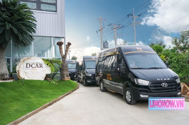 Xe khách Ford Transit màu đen, tiện nghi, sẵn sàng phục vụ tuyến Sài Gòn Mỹ Tho của Xe Duy Quý.