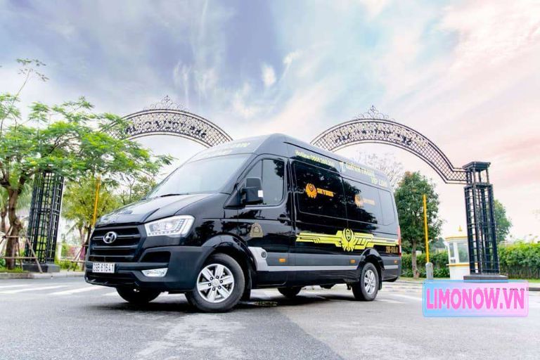Nội thất xe khách Mạnh Hùng Limousine cao cấp, ghế da nâu, tiện nghi hiện đại đi Quy Nhơn
