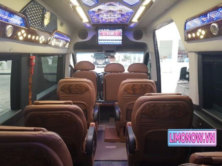 Nội thất sang trọng của xe limousine Sao Nghệ